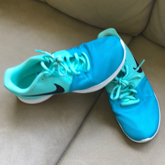 Sneakers - Picture 2 of 5